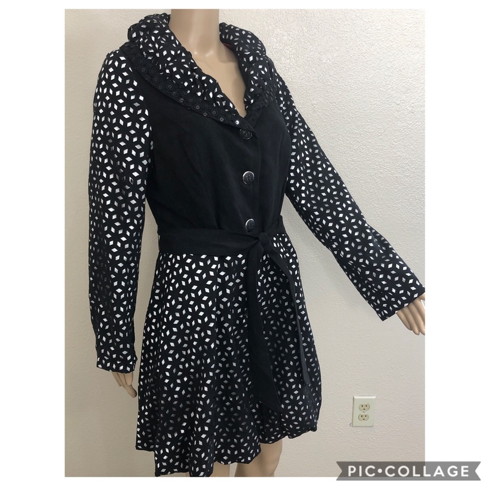 🆕 Firmiana Black Tailor Cut Coat